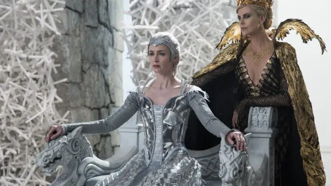 The Huntsman & Ice Queen: Ravenna (Emily Blunt) und ihre Schwester die Ice Queen (Charlize Theron) @ Universal Pictures