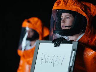 Arrival: Louise Banks (Amy Adams) nimmt ersten Kontakt zur Besatzung des Raumschiffs auf.