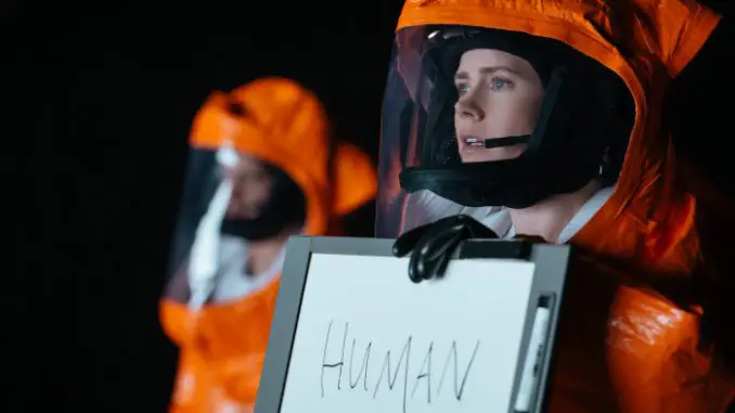 Arrival: Louise Banks (Amy Adams) nimmt ersten Kontakt zur Besatzung des Raumschiffs auf.
