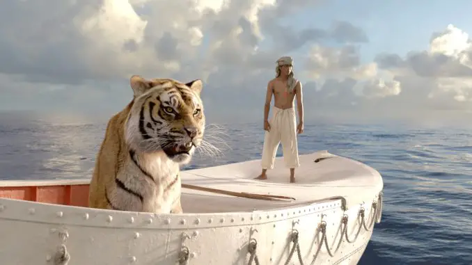 Life of Pi - Schiffbruch mit Tiger: Der junge Pi (Suraj Sharma) und der Tiger Richard Parker sind die einzigen Überlebenden eines Schiffsunglücks