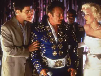 Finding Graceland - Unterwegs mit Elvis: Byron (Jonathon Schaech, l.) ist sich nicht mehr sicher, ob der Anhalter (Harvey Keitel, M.) und das Marilyn-Double (Bridget Fonda, r.) nur Imitatoren sind