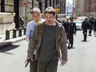 Lee Gates (George Clooney) ist in "Money Monster" in der Gewalt von Kyle Budwell (Jack O'Connell)