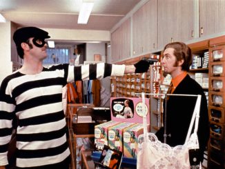 Monthy Pythons wunderbare Welt der Schwerkraft: Der Gangster (John Cleese, l.) und der Ladenbesitzer (Eric Idle, r.)