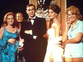 The James Bond Collection: Der charmante Geheimagent James Bond 007 (Sean Connery) umgibt sich gern mit schönen Frauen