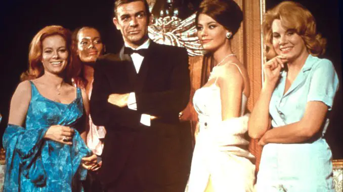 The James Bond Collection: Der charmante Geheimagent James Bond 007 (Sean Connery) umgibt sich gern mit schönen Frauen