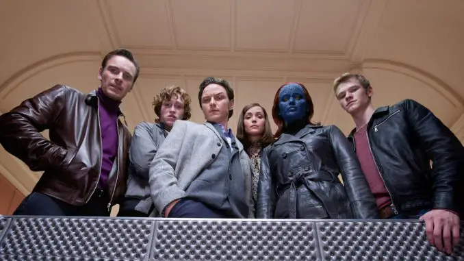 X-Men: Erste Entscheidung: Die Mutanten Erik Lehnsherr (Michael Fassbender, l.) und Charles Xavier (James McAvoy, 2.v.l.) gründen gemeinsam die X-Men