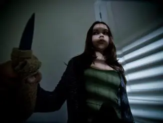 The Night before Halloween: Emily (Noell Coet) muss sich gegen einen Killer zur Wehr setzen