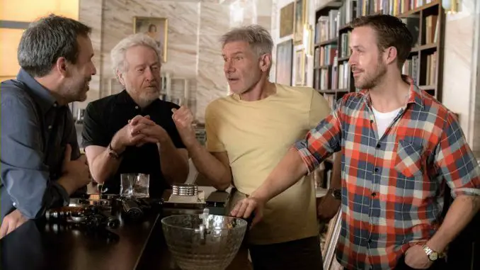 Denis Villeneuve, Ridley Scott, Harrison Ford und Ryan Gosling auf dem ersten Set-Foto zu "Blade Runner 2049"