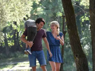 Mein Blind Date mit dem Leben: Sali (Kostja Ullmann ) mit Laura (Anna Maria Mühe) und ihrem Sohn.