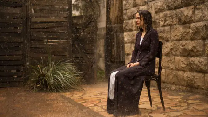 Natalie Portman steht nicht nur als Fania vor der Kamera, sondern hat auch das Drehbuch geschrieben und inszeniert
