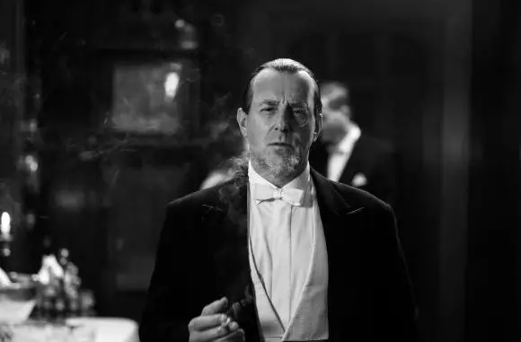 Fritz Lang wird von Heino Ferch verkörpert