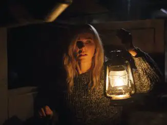 Shut In: Mary (Naomi Watts) geht den mysteriösen Geräuschen in der Garage mutig nach.