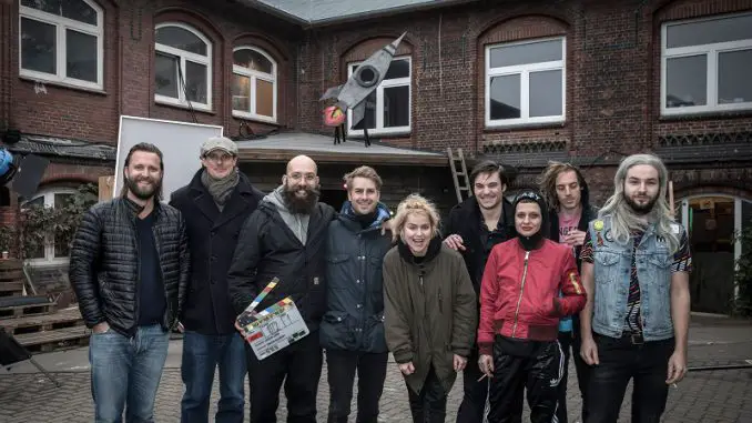 So was von da: Cast & Crew vor dem „Rakete Club" Hamburg: Produzenten Sebastian Zühr und Benjamin Seikel, Regisseur Jakob Lass, Kameramann Timon Schäppi,