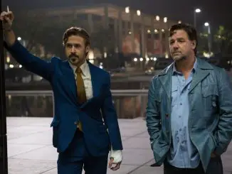 The Nice Guys: Detektiv Holland March (Ryan Gosling) und Knochenbrecher Jackson Healey (Russell Crowe) suchen ein verschwundenes Mädchen
