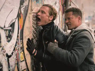 Vier gegen die Bank: Chris (Til Schweiger) weist Max (Matthias Schweighöfer) in die Schranken.