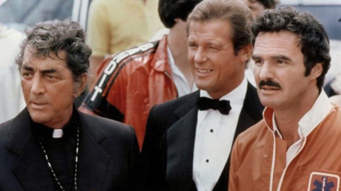 Auf dem Highway ist die Hölle los: Jamie Blake (Dean Martin), J. J. McClure (Burt Reynolds) und Seymour Goldfarb, Jr. (Roger Moore) nehmen an dem illegalen Cannonball-Rennen teil