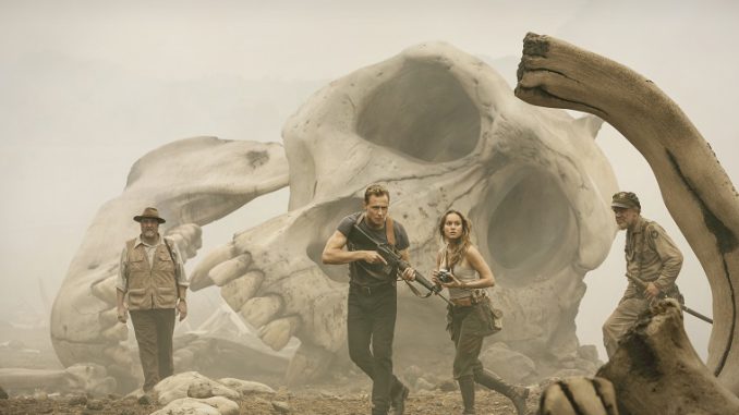 Kong: Skull Island: Captain James Conrad (Tom Hiddleston), Mason (Brie Larson) und ihr Team sind auf der Hut.©