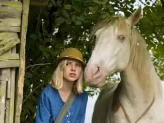 Wendy - Der Film: Wendy (Jule Hermann) und Pferd Dixie.