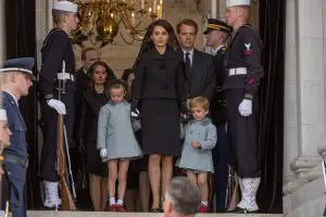 Jackie: Der schwerste Tag im Leben von Jackie (Natalie Portman), ihren Kindern und Robert Kennedy (Peter Sarsgaard)
