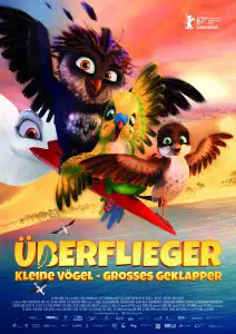 ÜBERFLIEGER – Kleine Vögel, großes Geklapper: Spatz Richard genießt die wunderschöne Aussicht vom Storchennest