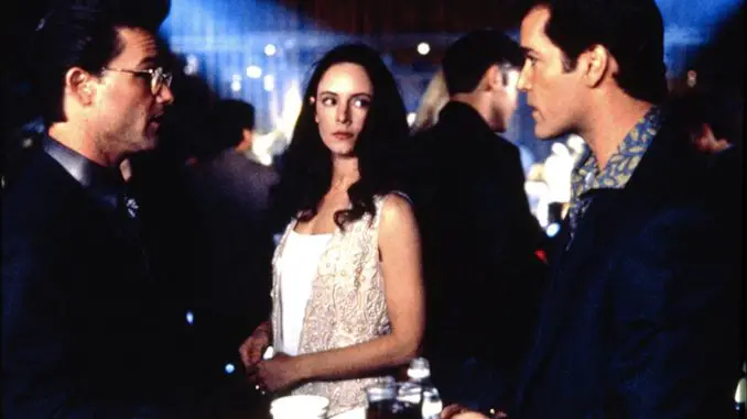 Fatale Begierde: Das Ehepaar Michael (Kurt Russell, l.) und Karen (Madeleine Stowe) scheint den Polizisten Pete (Ray Liotta) nicht mehr loszuwerden