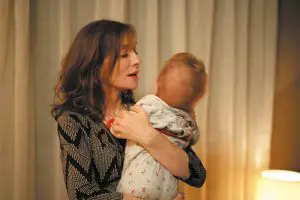 Alles was kommt: Nathalie (Isabelle Huppert) mit Enkelkind 