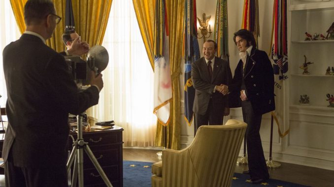Elvis & Nixon - Handshake zwischen Präsident Nixon (Kevin Spacey) und Elvis (Michael Shannon)