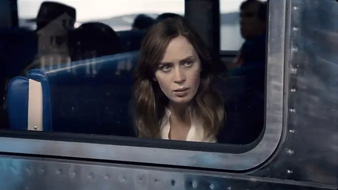 Girl on the Train - Rachel (Emily Blunt) schaut aus dem Fenster