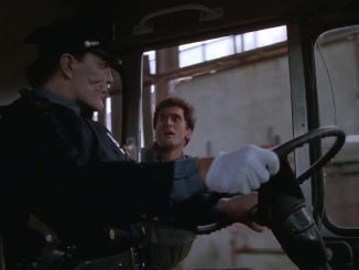 Maniac Cop: Der junge Polizist Jack Forrest (Bruce Campell, r.) jagt einen brutalen Mörder-Cop (Robert Z’Dar, l.)