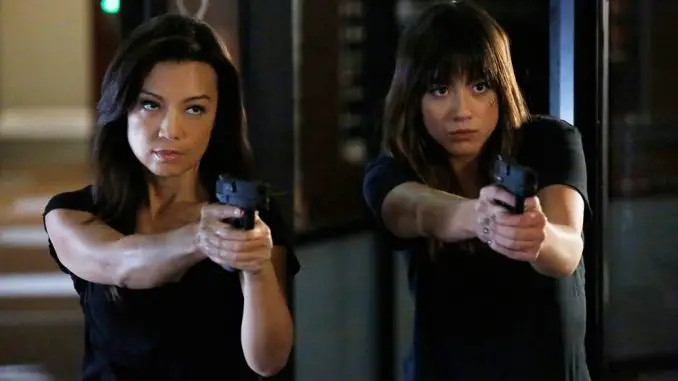 Marvel's Agents of S.H.I.E.L.D.: Die komplette zweite Staffel - Melinda May (Ming-Na Wen) und Skye (Chloe Bennet)