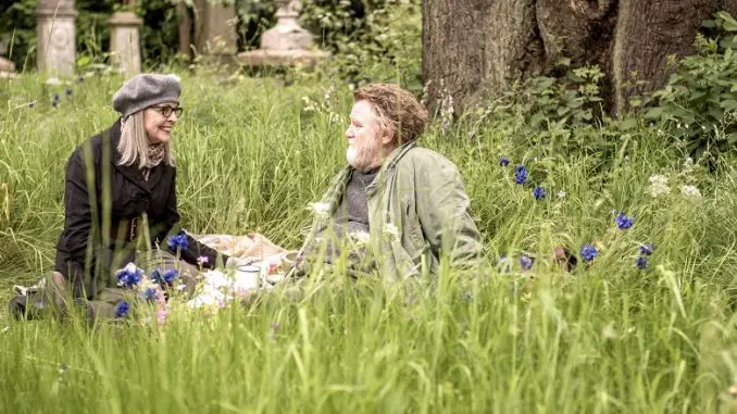 Hampstead Park - Aussicht auf Liebe: Emily Walters (Diane Keaton) und Donald Horner (Brendan Gleeson) im Park.
