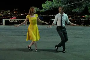 La La Land - Mia (Emma Stone) und Sebastian (Ryan Gosling) tanze