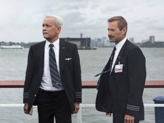 Sully - Captain Chesley „Sully“ Sullenberger Tom Hanks und erster Offizier Jeff Skiles (Aaron Eckhart)