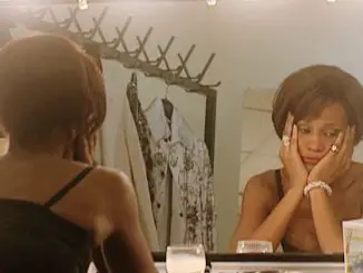 Whitney - Can I Be Me: Whitney Houston sitzt erschöpft in ihrer Garderobe