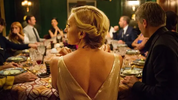 Madame: Society Lady Anne Fredericks (Toni Collette) lädt die Pariser Gesellschaft zu einem ihrer berühmten Dinner ein