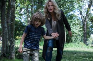 The Disappointments Room - Dana (Kate Beckinsale) und ihr Sohn Lucas (Duncan Joiner)