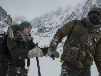 Zwischen zwei Leben - The Mountain Between Us: Alex (Kate Winslet) und Benn (Idris Elba) kämpfen sich durch den Schnee