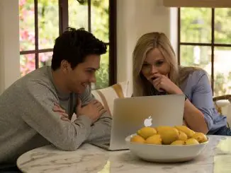 Liebe zu Besuch: Teddy (Nat Wolff) hilft Alice (Reese Witherspoon) bei ihrer Homepage.