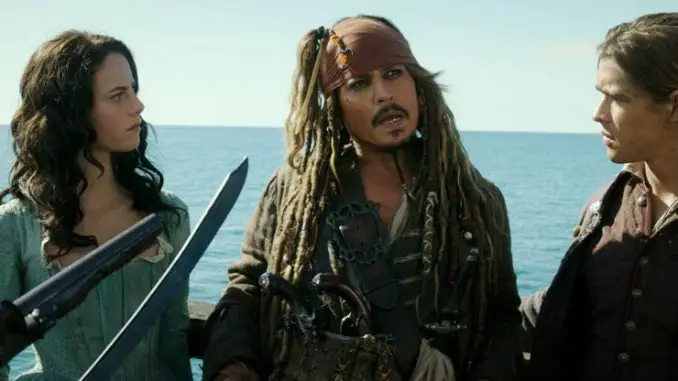 Carina Smyth (Kaya Scodelario), Captain Jack Sparrow (Johnny Depp) und Henry Turner (Brenton Thwaites)