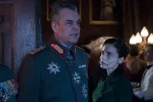 Wonder Woman - General Ludendorff (Danny Huston) und Isabel „Dr. Poison“ Maru (Elena Anaya)