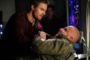 Oliver Queen (Stephen Amell) und und Mick Rory (Dominic Purcell)