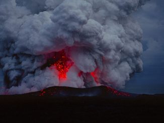 Voyage of Time zeigt die Kraft der Natur wie dieser Vulkan