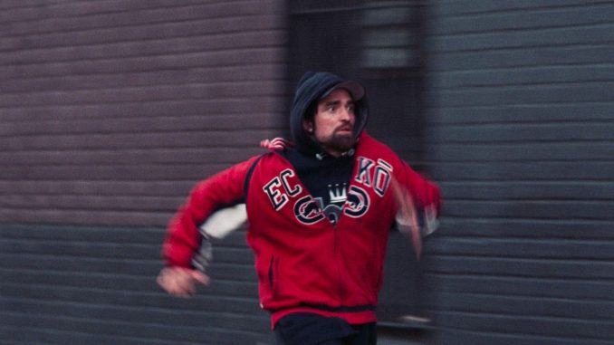 Connie (Robert Pattinson) auf der Flucht vor der Polizei © Temperclayfilm