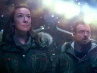 Lost in Space - Molly Parker (Maureen Robinson) und Toby Stephens (John Robinson)