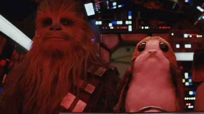 Star Wars: Die letzten Jedi - Chewbacca (Joonas Suotamo) und ein Porg