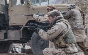 12 Strong - Die wahre Geschichte der US-Horse Soldiers - Mitch Nelson (Chris Hemsworth) leitet die Truppen