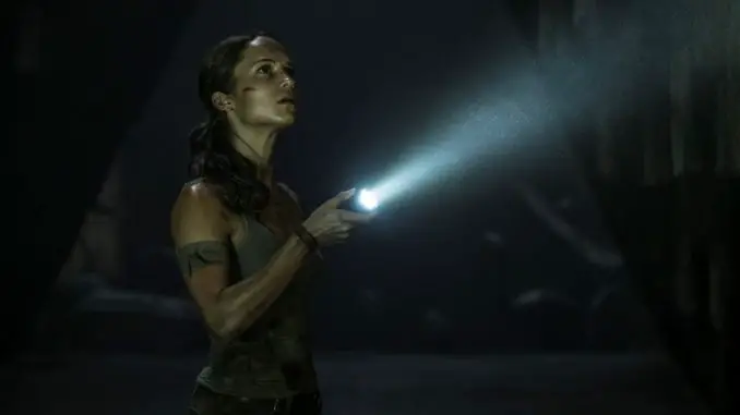 Tomb Raider - Lara Croft (Alicia Vikander) erkundet