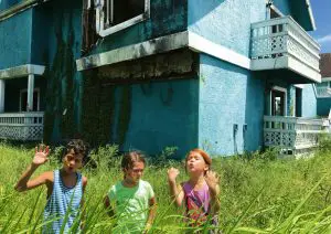Wenn die ganze Welt ein Abenteuerspielplatz ist: Moonee (Brooklynn Prince), Scooty (Christopher Rivera, l.) und Jancey (Valeria Cotto, r.) erkunden die Umgebung rund um die Motelanlage