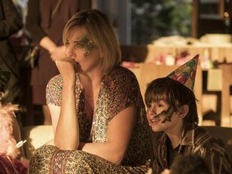 Asher Miles Fallica und Charlize Theron in Tully