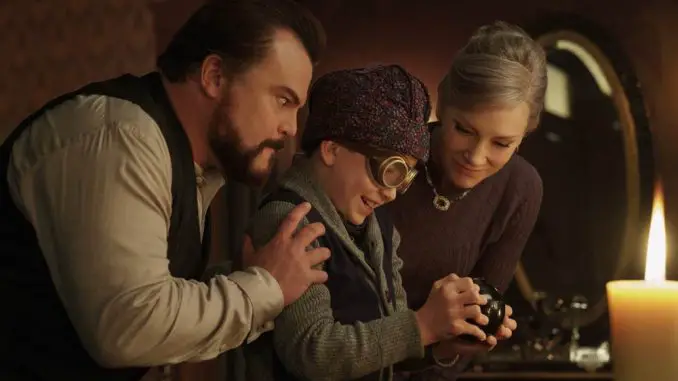 Cate Blanchett, Jack Black und Owen Vaccaro in Das Haus der geheimnisvollen Uhren